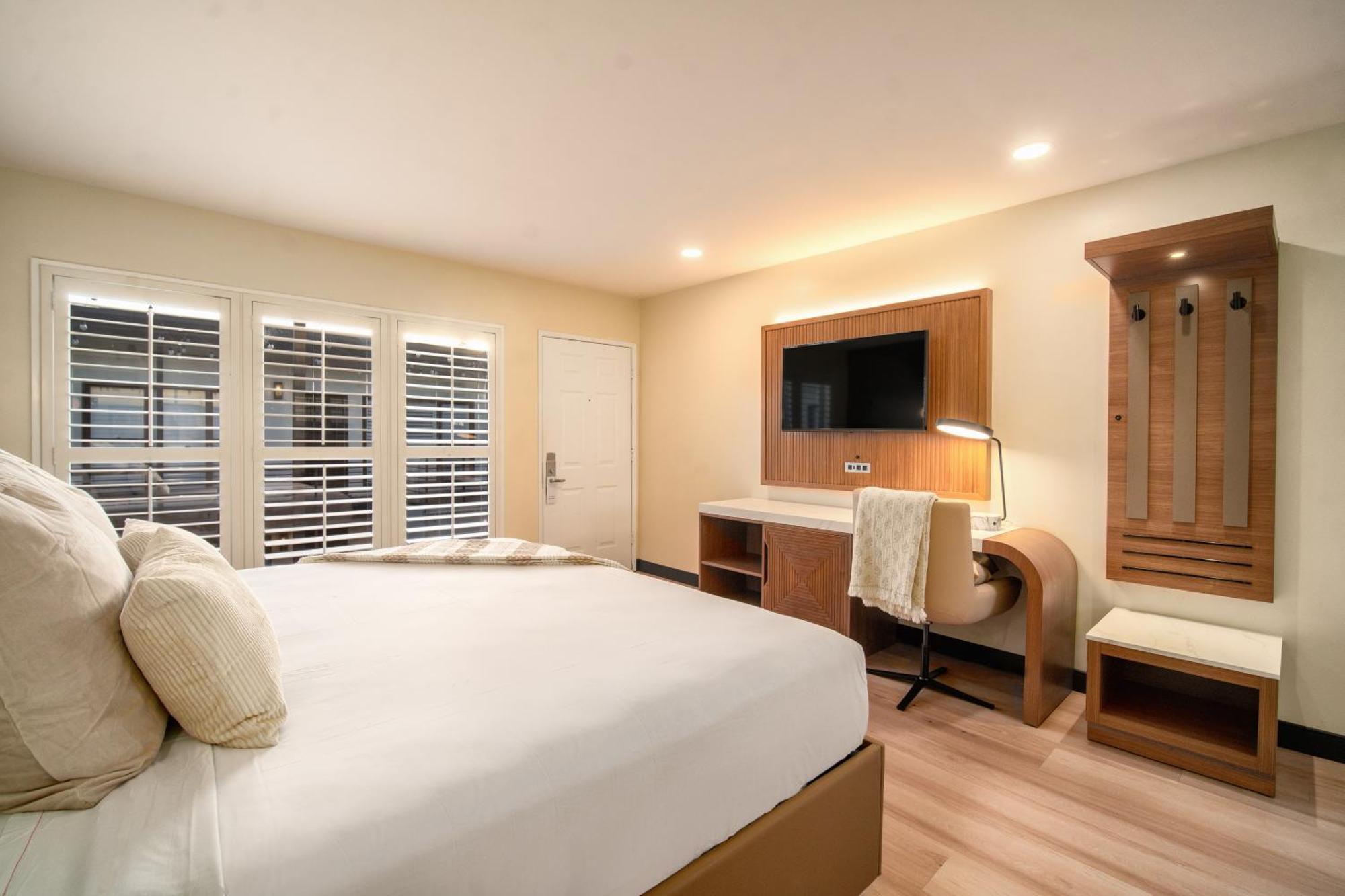 Lodge Lyfe & By Aga - Beverly Hills Los Angeles