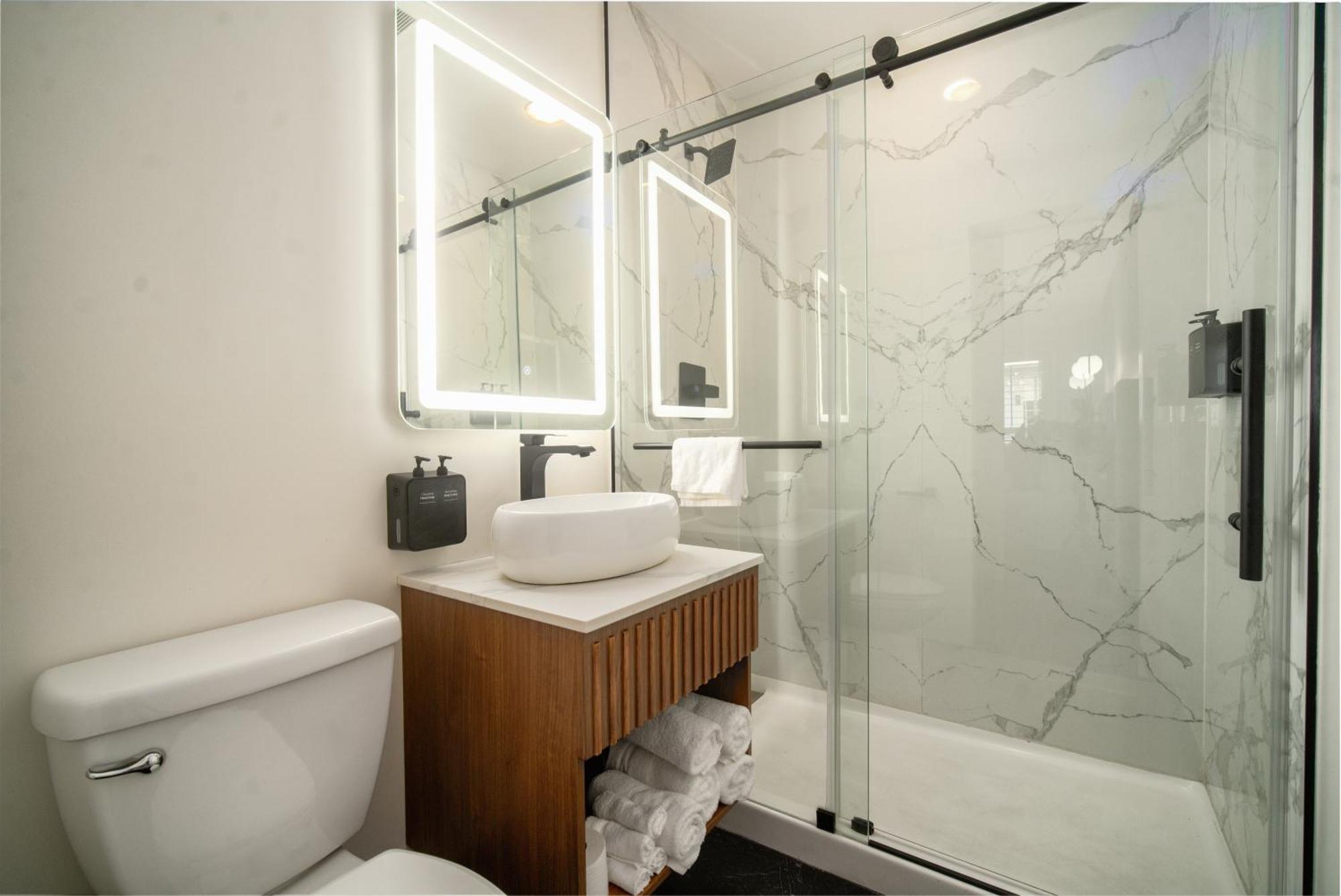 Lodge Lyfe & By Aga - Beverly Hills