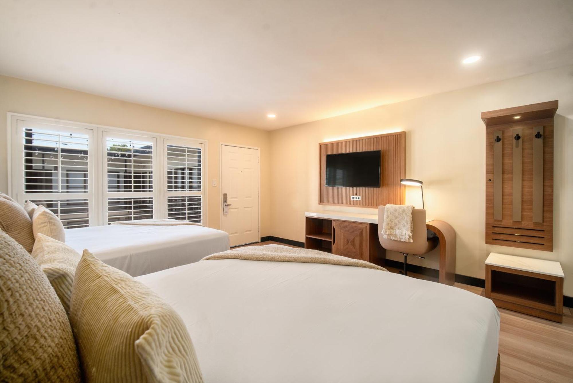 Lyfe & By Aga - Beverly Hills Lodge