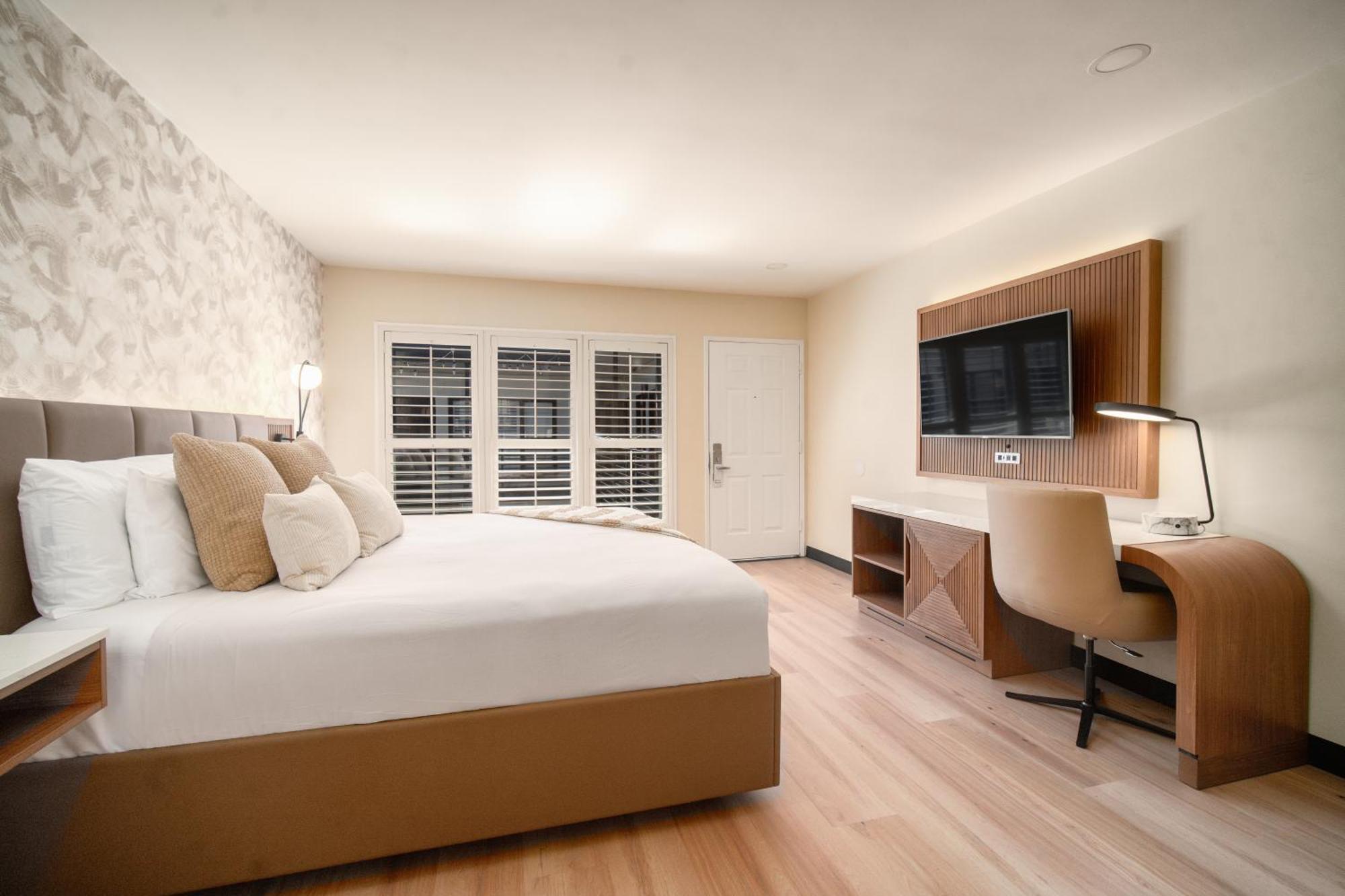 Lodge Lyfe & By Aga - Beverly Hills Los Angeles